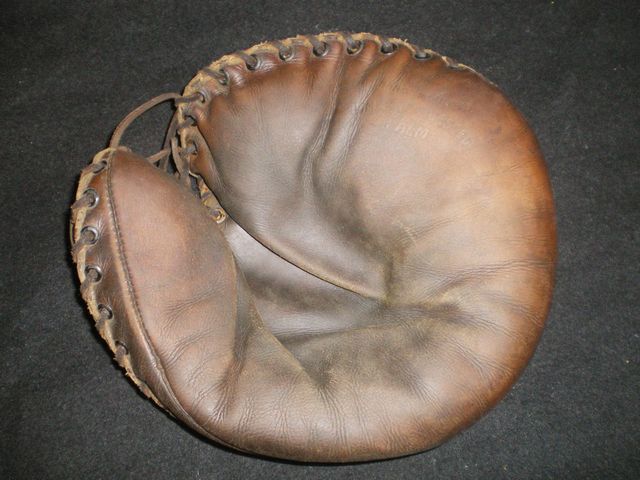 TruSport Catchers Mitt 2 Front